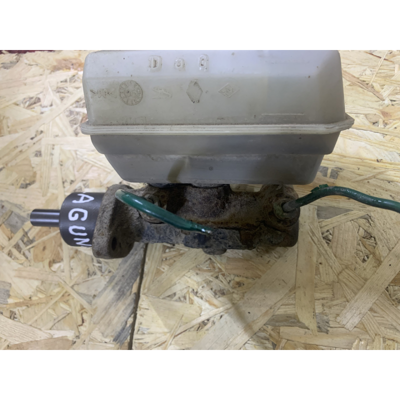 Головний гальмівний циліндрик Renault Laguna 1 Головний гальмівний циліндрик Renault Laguna 1