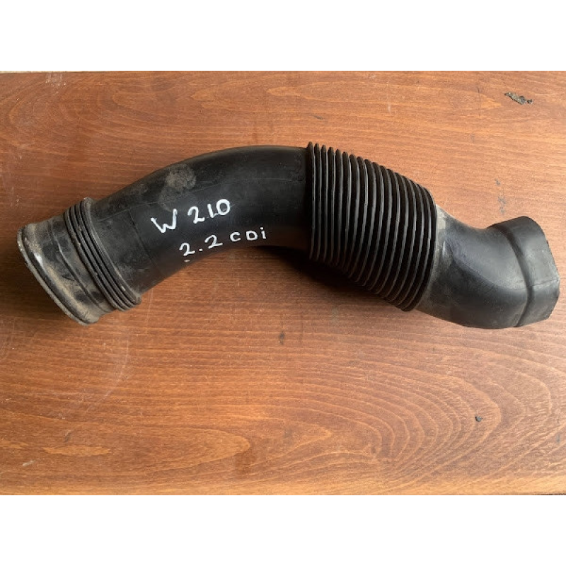 Патрубок повітряного фільтра Mercedes W210 2105282204 Патрубок повітряного фільтра Mercedes W210 2105282204
