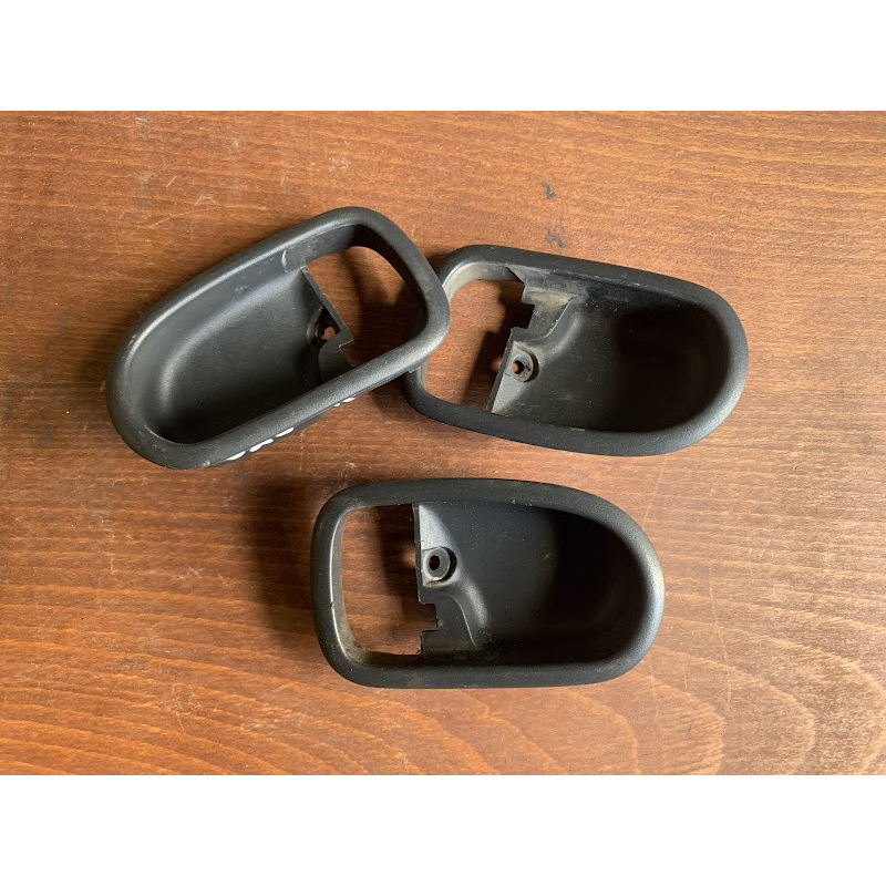 Накладка ручки дверей внутрішня Mazda 626 GF Накладка ручки дверей внутрішня Mazda 626 GF